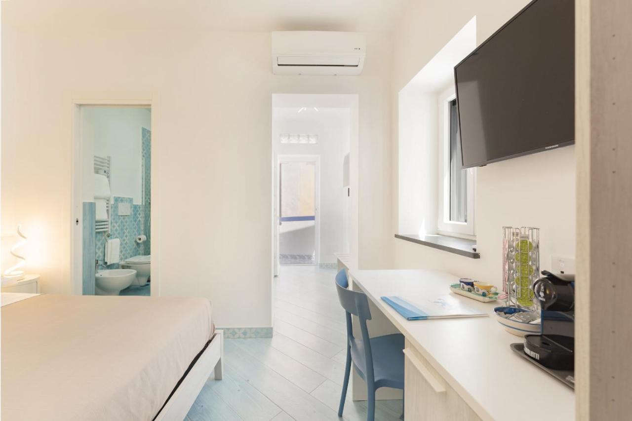 Poseidonia Rooms Прочида Екстер'єр фото