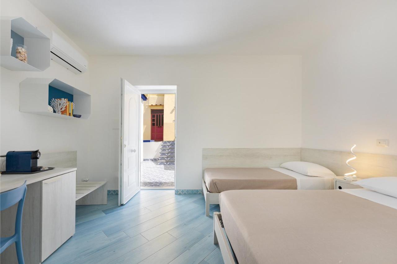 Poseidonia Rooms Прочида Екстер'єр фото